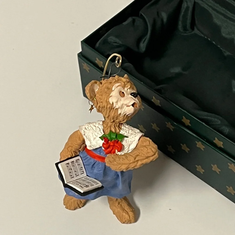1997 Teddy Bear Family DOROTHY #1 in Series DONNA LEE Christmas Ornament DL3
